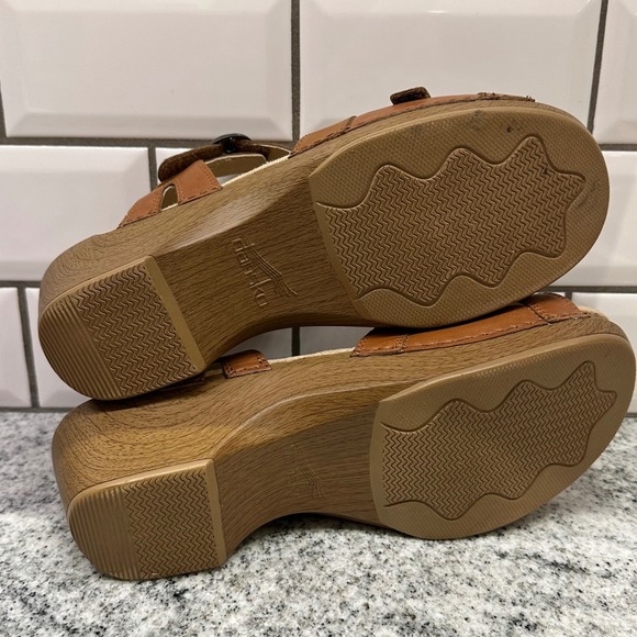 Dansko Women's Tan Leather Criss Cross Wedge Sandals Size 41 - Picture 6 of 9